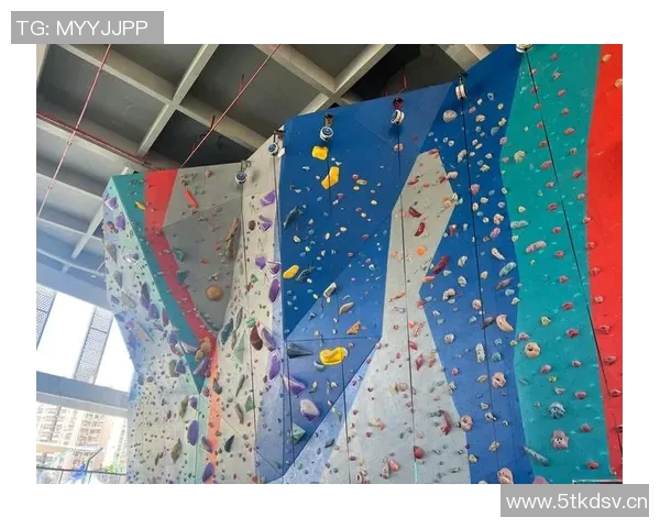 成都攀岩队勇夺全国攀岩速度排行榜第二名展现出色实力与团队精神 成都攀岩队勇夺全国攀岩速度排行榜第二名展现出色实力与团队精神